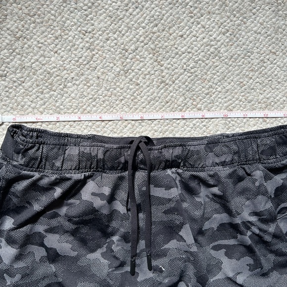 Lululemon lined shorts - Picture 6 of 7